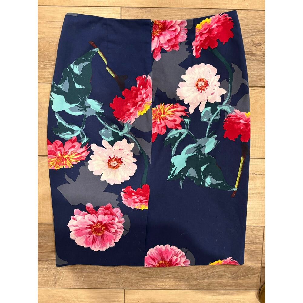 Banana Republic size 10 navy floral skirt - Picture 4 of 5